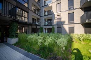 Vonkajšia záhrada v ubytovaní Maya's Flats & Resorts 17 - NADMOTLAWIE
