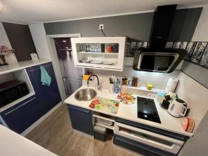 Kuchyň nebo kuchyňský kout v ubytování Wohnung mit Charme, Netflix + 17 fotografií
