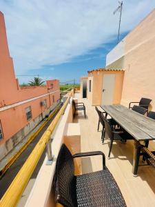 A balcony or terrace at Casa del Palmar loft