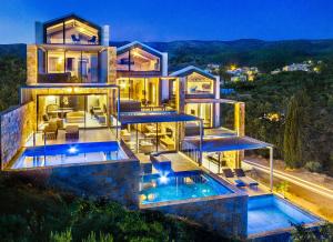 The swimming pool at or close to Ilvy Suites Sivota