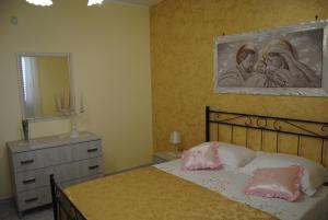 Un pat sau paturi într-o cameră la Abitazione Privata nel cuore del Salento