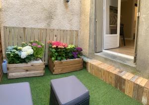 Vonkajšia záhrada v ubytovaní Appartement avec terrasse au cœur de Carcassonne - Serviettes Draps Ménage inclus