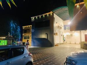 Gallery image of Emerald Royal Residency in Cochin +43 photos
