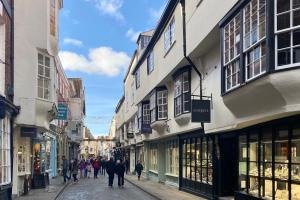 York City Center Apartments with Free Private Parkingの宿泊客