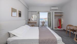 Postel nebo postele na pokoji v ubytování Hotel Ippocampos Studios