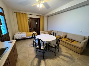 Posezení v ubytování Villa Calypso Ierissos
