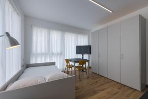 TV a/nebo společenská místnost v ubytování Modern Studios Mendrisio