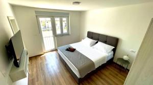 Ένα ή περισσότερα κρεβάτια σε δωμάτιο στο Studio Apartmani Kaja i Iva