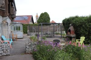 a garden with a table and chairs and flowers at GITE DES FUVES in Luisans