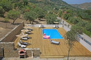 an overhead view of a swimming pool with chairs and umbrellas at Acquasanta Relais in Laureana Cilento