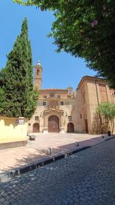 a large building with a tree in front of it at LC Gavín - PARKING GRATIS in Zaragoza