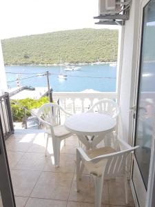 Gallery image of Waterfront Townhouse Sunset View with garage in Bigovo