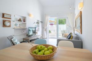 a living room with a bowl of apples on a table at Casa Capricho in Puerto del Carmen