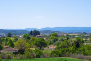 a view of a town with mountains in the background at MEQUEDO AVENIDA ZARAGOZA in Alcañiz