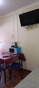 TV a/nebo společenská místnost v ubytování Apartamentos Centricos Puerto Iguazu