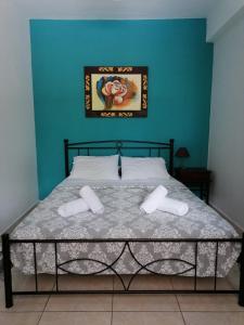 Кровать или кровати в номере Markella's Studio