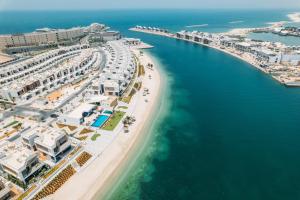 an aerial view of a beach and the ocean at Relaxing villa with access to pool and beach in Ras al Khaimah