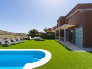 Der Swimmingpool an oder in der Nähe von Salobre private pool overlooking to the golf course- Pet friendly