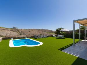 Der Swimmingpool an oder in der Nähe von Salobre private pool overlooking to the golf course- Pet friendly