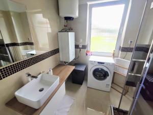 Ένα μπάνιο στο Sunshine apartment for 6 & Terrase & Free Parking +18 φωτογραφίες
