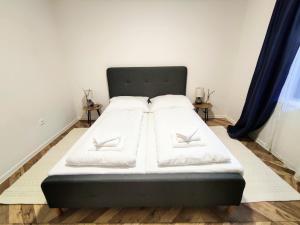 Кровать или кровати в номере Sunshine apartment for 6 & Terrase & Free Parking