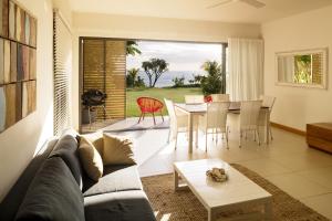 Гостиная зона в Cap Ouest by Horizon Holidays