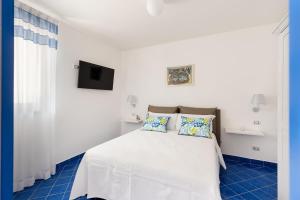 Cama ou camas em um quarto em Don Leonardo - pool and wellness
