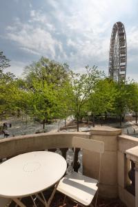 SUPER CENTRAL 2BR-2BT with Balcony&View&Sauna&Jacuzzi 1051 Budapest, 2 Erzsébet tér kép - 2