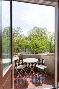 Balkón alebo terasa v ubytovaní SUPER CENTRAL 2BR-2BT with Balcony&View&Sauna&Jacuzzi