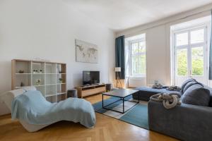 Posedenie v ubytovaní SUPER CENTRAL 2BR-2BT with Balcony&View&Sauna&Jacuzzi