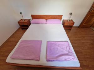 Postel nebo postele na pokoji v ubytování Apartments Lacic 3