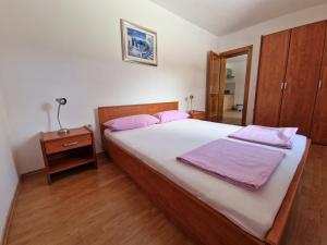Postel nebo postele na pokoji v ubytování Apartments Lacic 3