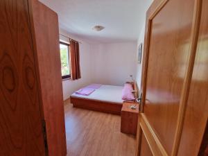 Postel nebo postele na pokoji v ubytování Apartments Lacic 3