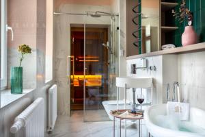 Kúpeľňa v ubytovaní Fragola Apartments Old Town + 37 fotografií