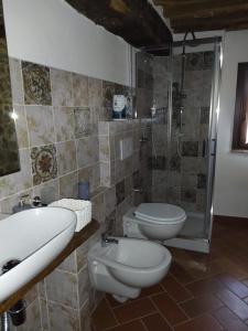 Ένα μπάνιο στο Agriturismo L'Accolta