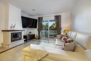 a living room with a couch and a tv at Balcon de Puente Romano in Marbella