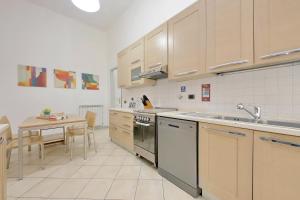 Kuhinja oz. manjša kuhinja v nastanitvi 4BNB - Spacious Belli Apartment