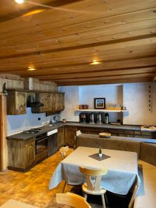 a kitchen with a table and chairs in a room at Lamirì in Badia