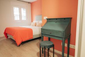 a bedroom with a bed and a green dresser next to a bed at Club Apartments by Grupo Compostelana 1 in Puerto de la Cruz