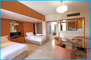 Postel nebo postele na pokoji v ubytování Poseidonia Beach Hotel + 37 fotografií