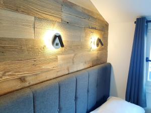 Postel nebo postele na pokoji v ubytování WALDVILLA Bad Kleinkirchheim