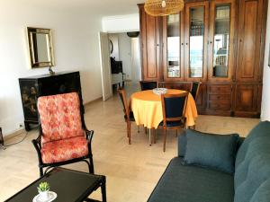 Posedenie v ubytovaní Le Foch - Appartement face mer avec garage
