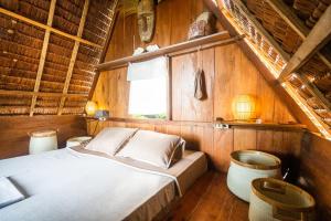Postel nebo postele na pokoji v ubytování Tailana Island Pulau Banyak