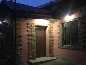 Budova, kde se kapslový hotel nachází