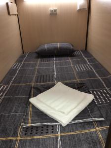 Postel nebo postele na pokoji v ubytování Bonvenon capsule Hostel