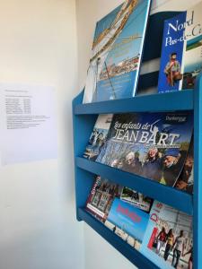una visualizzazione di riviste su scaffali di Le soleil Dunkerquois a Dunkerque