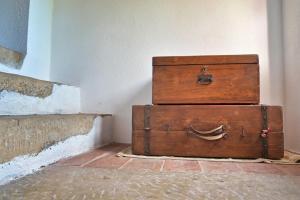two suitcases stacked on top of each other against a wall at Camera a Casa Castora in Uffogliano
