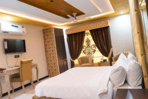 Posteľ alebo postele v izbe v ubytovaní Islamabad Lodges