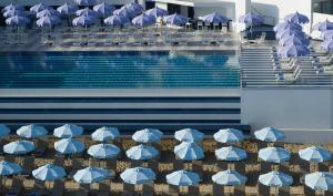 I Resort Beach Hotel & Spa内部或周边的泳池