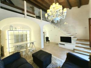a living room with a couch and a chandelier at Atelier di Birbiciú in Cianciana